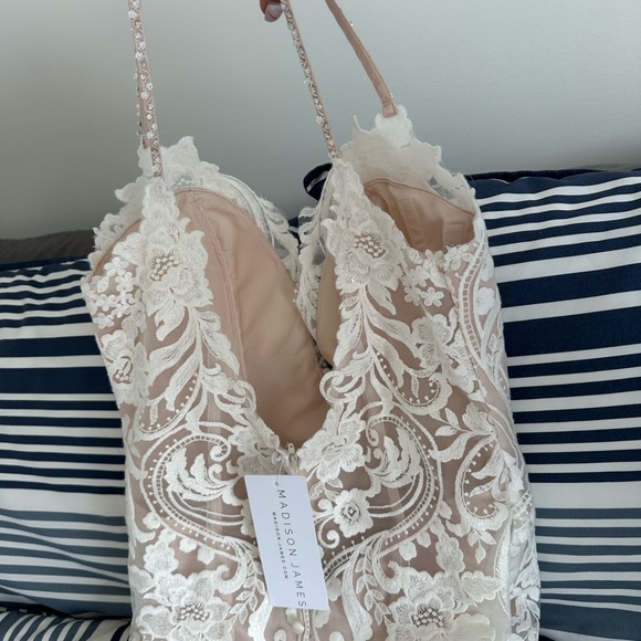 Madison James 420 (MJ 420) Wedding Dress - Picture 3 of 4